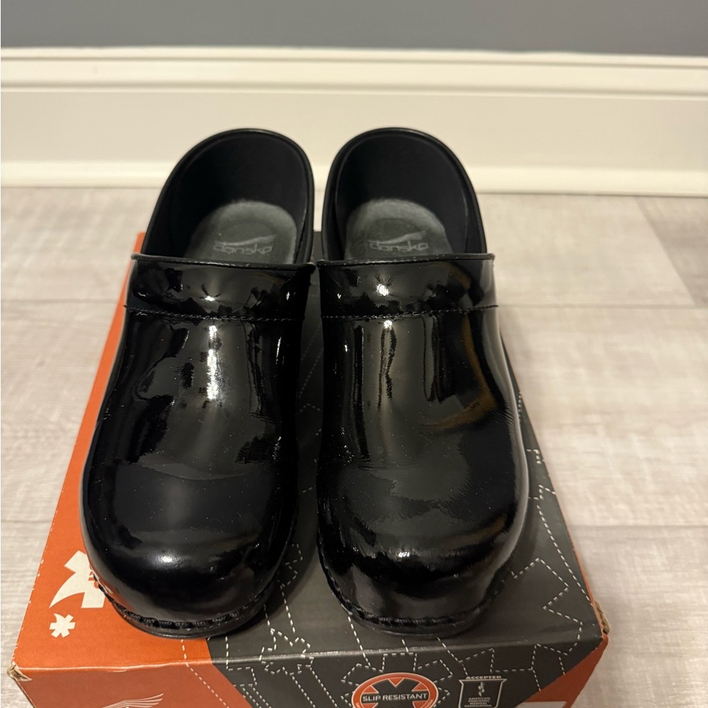 Dansko Women’s Black Patent Mules